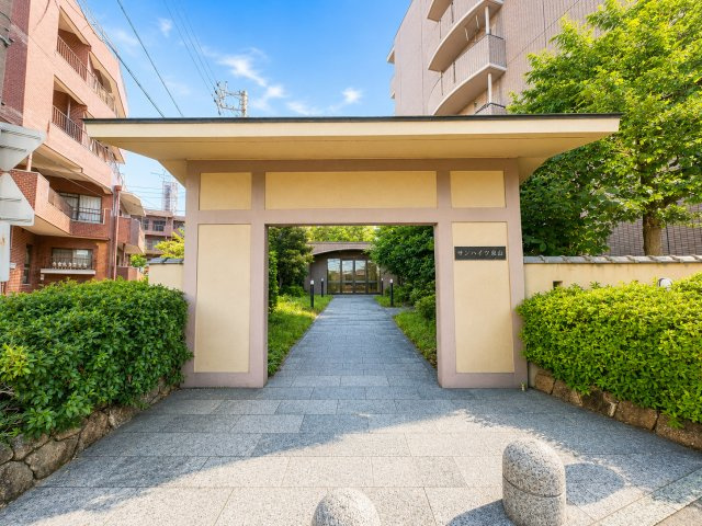 サンハイツ東山のエントランス
