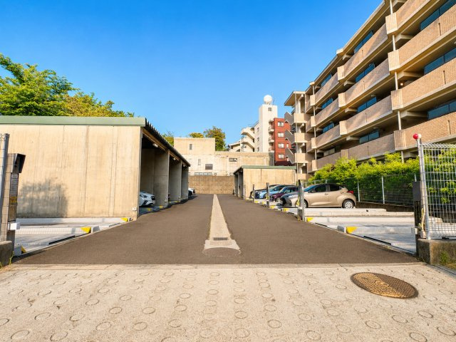 サンハイツ東山の駐車場