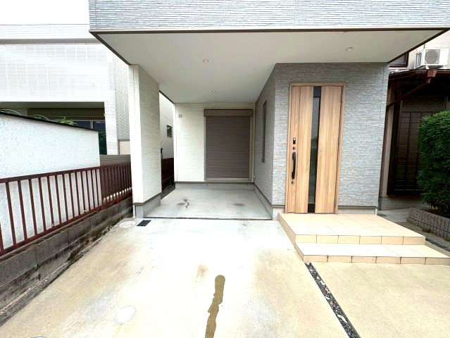 郡戸貸家の駐車場