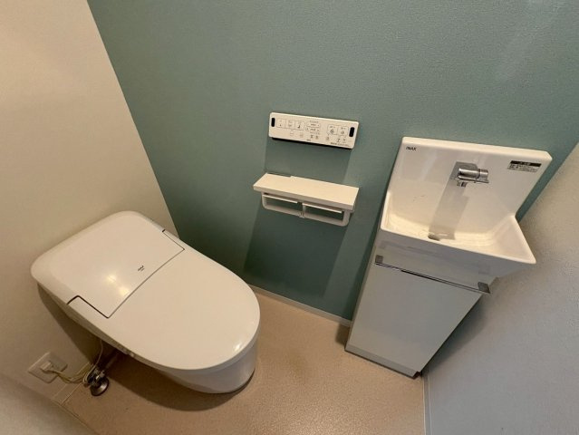 郡戸貸家のトイレ