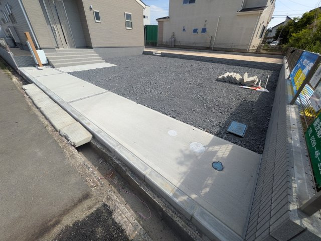 小美玉市納場　第5　新築戸建て　の庭|リビングに明るい光を届ける南庭。
お子様の遊び場やペットのスペースとしても最適です。
室内外で心地よい暮らしが叶います。