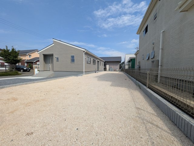 小美玉市納場　第5　新築戸建て　の玄関|日当たりや広さを現地で体感してください。理想のガーデニングや家庭菜園を始めてみませんか。