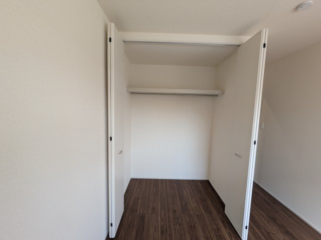 小美玉市納場　第5　新築戸建て　の洋室|全居室に収納を完備。
すっきりとした空間で、集中して勉強に取り組んだり、自分だけの時間を楽しめるプライベート空間です。