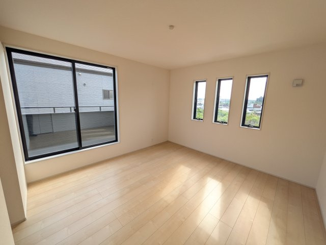 小美玉市清風台団地　6期　新築戸建ての洋室|たっぷりの陽光と心地よい風が入る２面採光。
毎朝、爽やかな目覚めをサポートする、快適なベッドルームです。