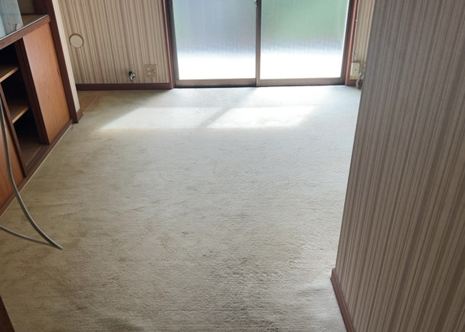 【寝室】 | 寝室でゆっくりと過ごすためにはベッド周りの適度な空間を担保することや窓の位置、照明の明るさ、寝室の広さなどを考える必要があります。自身や家族の構成とライフスタイルに併せて寝室にする部屋を選びましょう！