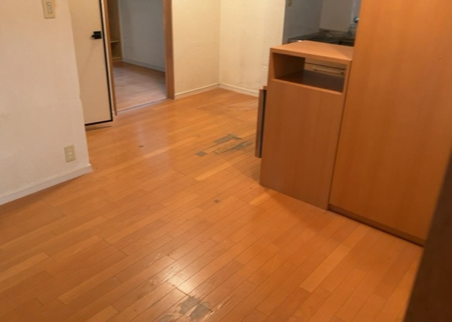 【ダイニング】 | ダイニングは、食事や家族の団らんスペースとしてだけではなく、ほかの用途としても使用することができます。ダイニングテーブルを置き、食事のためのスペースを作ることでリビングとの差別化を図ることができます。