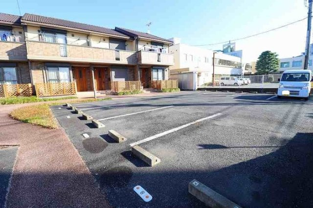 メゾンラフィーネの駐車場|駐車場完備です
