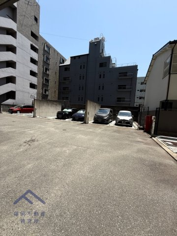 エンゼルハイム鳥飼中央の駐車場
