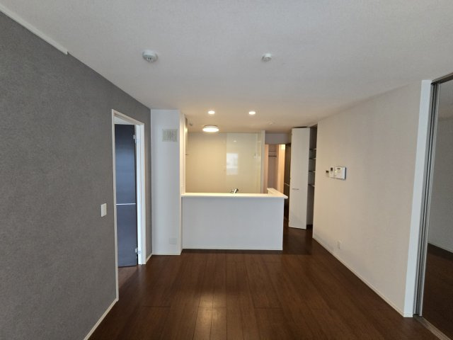 メゾン・カナールの居間・リビング|全居室6帖以上。WIC完備で荷物もすっきり収まる最上階角部屋