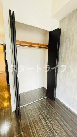 大阪市淀川区木川西１丁目の賃貸マンションの収納