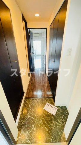 大阪市淀川区木川西１丁目の賃貸マンションの玄関