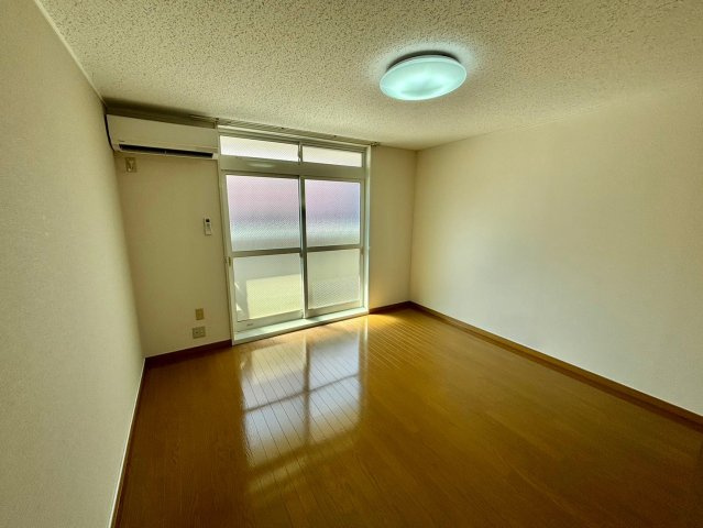 リッチウォーク市役所前　A棟の洋室