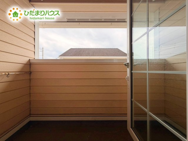 日立市大久保町３丁目　中古戸建のバルコニー|屋根付きの為、雨が降っても濡れる心配が減りますね！