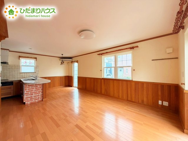 日立市大久保町３丁目　中古戸建の居間・リビング|大型テレビに大型ソファー(^^)どんなインテリアにしますか？