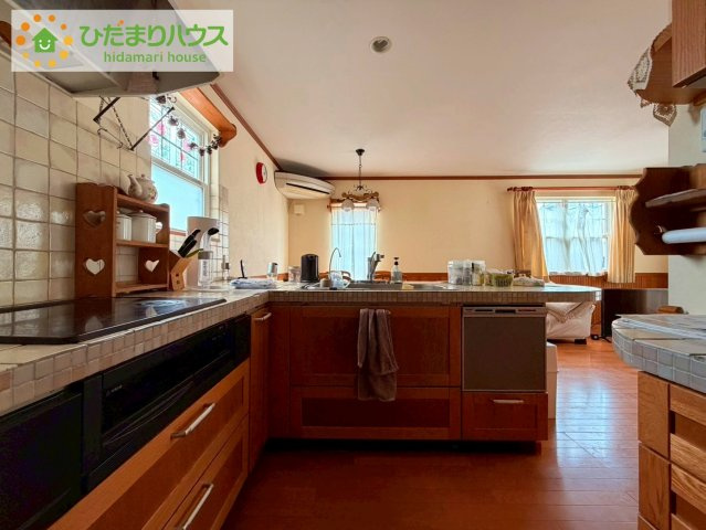 日立市大久保町３丁目　中古戸建のキッチン|L字型キッチンのIHなので、コンロ掃除も楽々できちゃいます♪