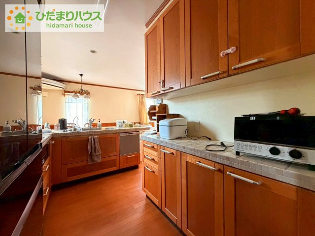 日立市大久保町３丁目　中古戸建のキッチン|備え付カップボード付きの為、収納も豊富です！