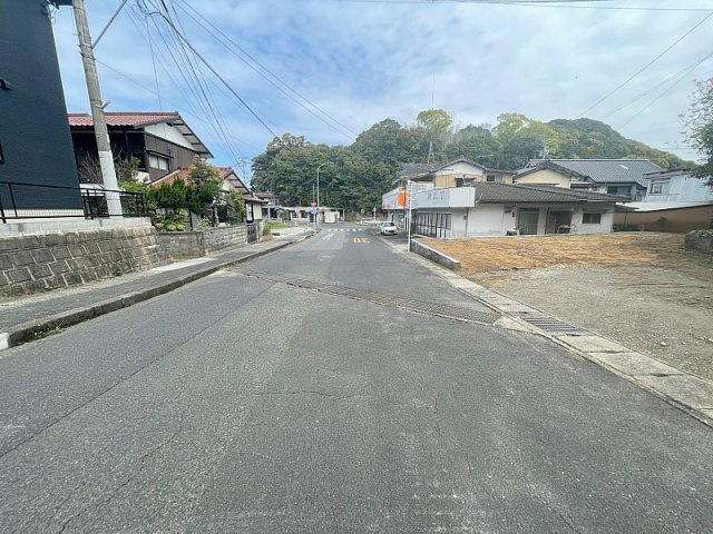新田町売土地の前面道路含む現地写真