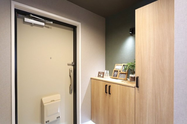 藤和シティコープ市岡の玄関|◆いってきます♪ただいま♪明るい声が聞こえてきそうな玄関。ナチュラルなカラーがとても清潔感のある造りです♪
