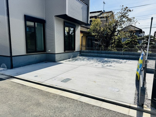 八王子市　上壱分方町　新築一戸建て　１８期の駐車場|～並列2台駐車可能カースペース～