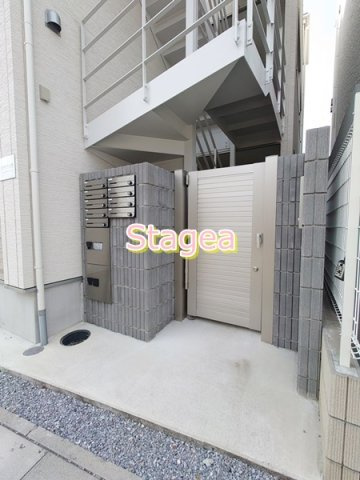 メルディア上小町のエントランス