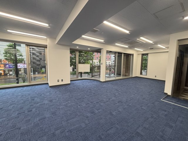 横川ビルのロビー