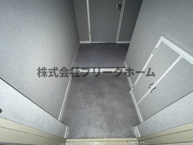 武蔵野市西久保３丁目の賃貸マンションの玄関