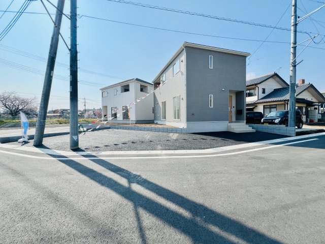 前橋市北代田町の前面道路含む現地写真|駐車スペース２台以上可能♪