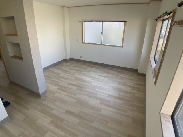 シェークスピア神戸の内装|各部屋明るいです
