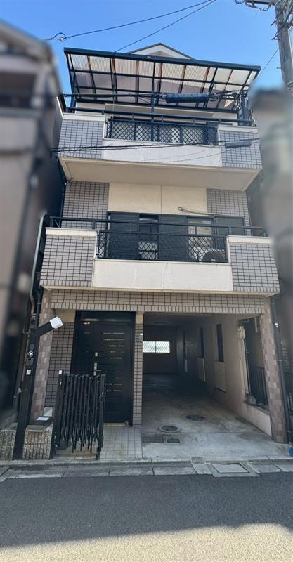 東田町　中古一戸建ての外観|新しい生活にいかがでしょうか？外観はお住まいの顔になります。こだわりたいポイントですね。外壁塗装や屋根塗装のご相談も承っております。
■現地内覧・資金計画相談・住宅ローン相談もお問合せ受付中■