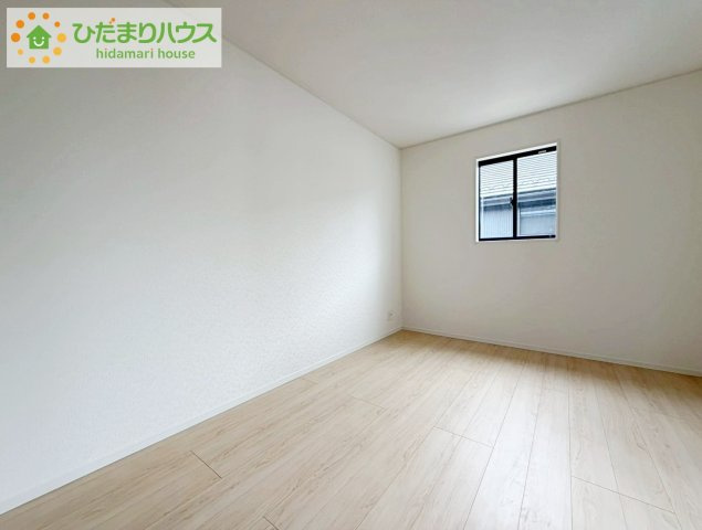 いわき市郷ケ丘第9　新築戸建　2号棟の寝室|広めの主寝室は、ベッドの他にもパソコンデスクやドレッサーなども置けちゃいます(*^-^*)