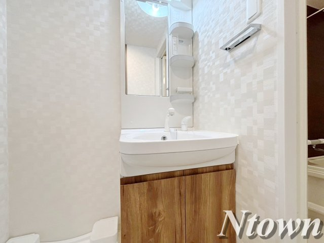 【独立洗面台】 | S-RESIDENCE庄内通North | 朝の支度にも助かる、独立の洗髪洗面化粧台