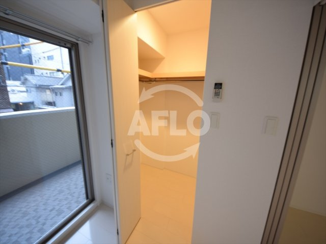 セレニテ谷町calmeの収納|セレニテ谷町calme（セレニテ谷町カルム）　ウォークインクローゼット