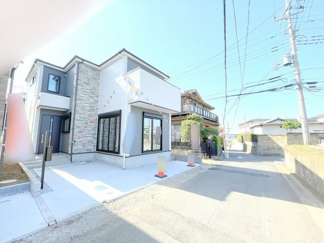 【前面道路含む現地写真】 | 富士見市上沢2丁目　新築一戸建住宅　全2棟（ふじみ野店） | スーパー徒歩約8分、小学校徒歩約12分、「ふじみ野」駅徒歩約15分の充実した住環境です！