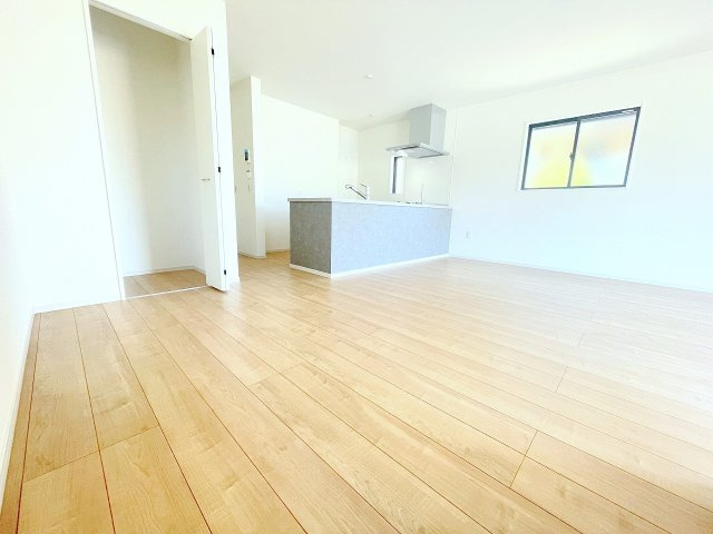 【居間・リビング】 | 富士見市上沢2丁目　新築一戸建住宅　全2棟（ふじみ野店） | リビング収納で生活感を隠せてリビングすっきり！