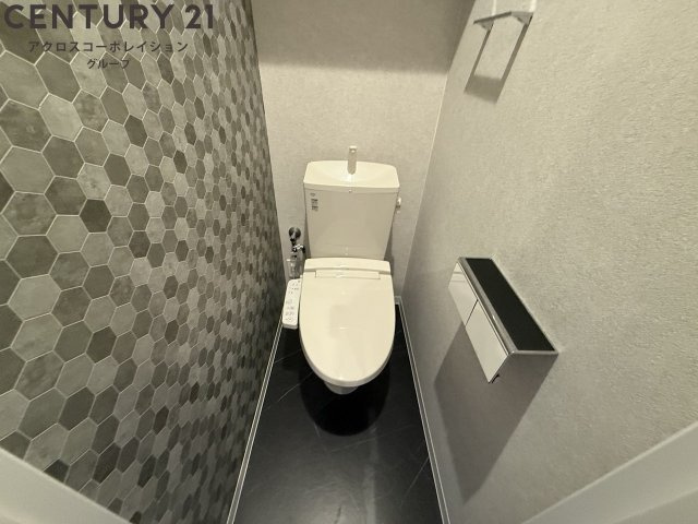温水洗浄便座付きのトイレです♪