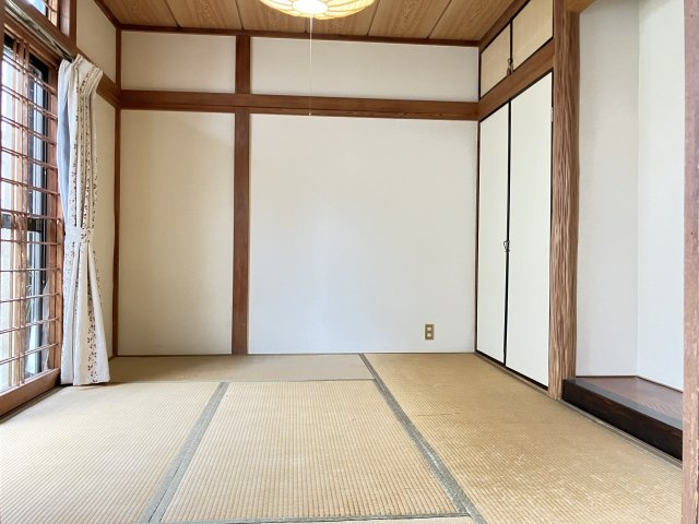 千葉県船橋市金杉７丁目　～２駅利用可。落ち着いた住宅街～の和室|障子窓から優しい光が入り、ゆったり寛げる畳の空間。
