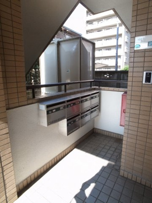 【ロビー】 | メゾンド稲毛 | ポストはこまめにチェックしてあげてくださいね☆