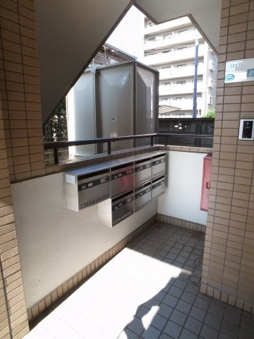 【ロビー】 | メゾンド稲毛 | ポストはこまめにチェックしてあげてくださいね☆