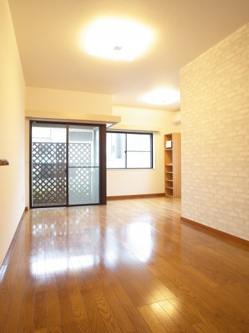 【居間・リビング】 | メゾンド稲毛 | 明るくステキなお部屋で新生活を！