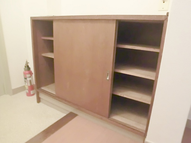 宮崎ビルディングメゾン小岩の玄関|便利な下駄箱付。
