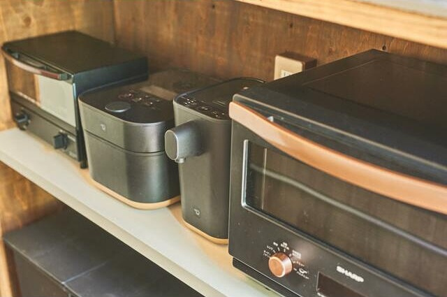 伊豆高原のシンボル大室山が目前　家具家電付き物件のキッチン