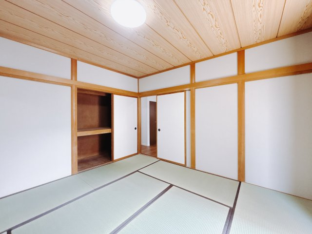 【中古戸建】高崎市中居町2丁目の和室|■1階和室｜和室でしか味わえない畳ならではの香りや素材で和のやすらぎを感じてください♪休日はお子様とお昼寝するのにも最適です！