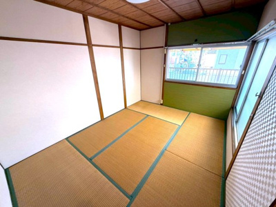 【和室】 | 摂津市北別府町 | ■2階6帖の和室にはおしゃれなアクセントクロスが入っています。
