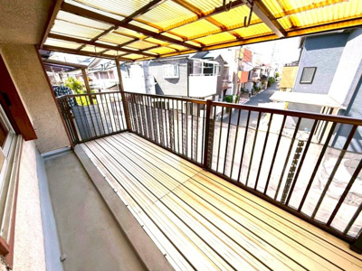 【バルコニー】 | 摂津市北別府町 | ■屋根付バルコニーで雨の日でも安心して洗濯物が干せます。
