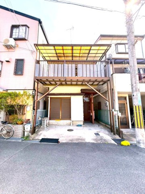 【外観】 | 摂津市北別府町 | ■摂津市北別府町■3DKの中古戸建て■屋根付きバルコニーで雨の日でも安心■駐輪場・大型バイク駐車可能■近隣にダイエー摂津店、ライフ正雀店、業務スーパー東別府店があり日々の買い物にも便利です。
