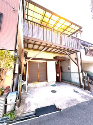 【外観】 | 摂津市北別府町 | ■摂津市北別府町■3DKの中古戸建て■屋根付きバルコニーで雨の日でも安心■駐輪場・大型バイク駐車可能■近隣にダイエー摂津店、ライフ正雀店、業務スーパー東別府店があり日々の買い物にも便利です。