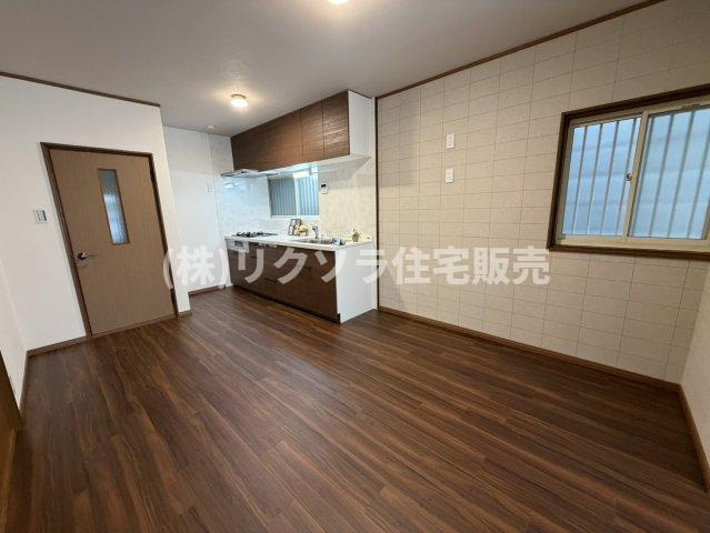 大池町　中古一戸建てのキッチン|LDK17.8帖
■物件内覧・資金計画相談・住宅ローン相談、リフォーム相談、お問合せ受付中■
※当日・翌日のご内覧、ご相談はお電話でのお問合せがスムーズです！