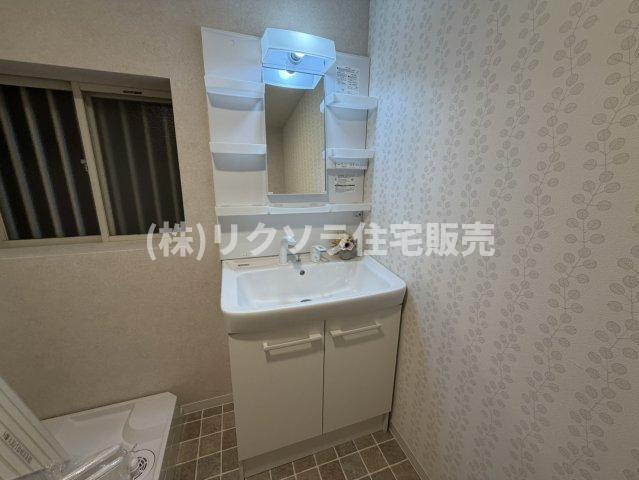 大池町　中古一戸建ての独立洗面台|■物件内覧・資金計画相談・住宅ローン相談、リフォーム相談、お問合せ受付中■
※当日・翌日のご内覧、ご相談はお電話でのお問合せがスムーズです！