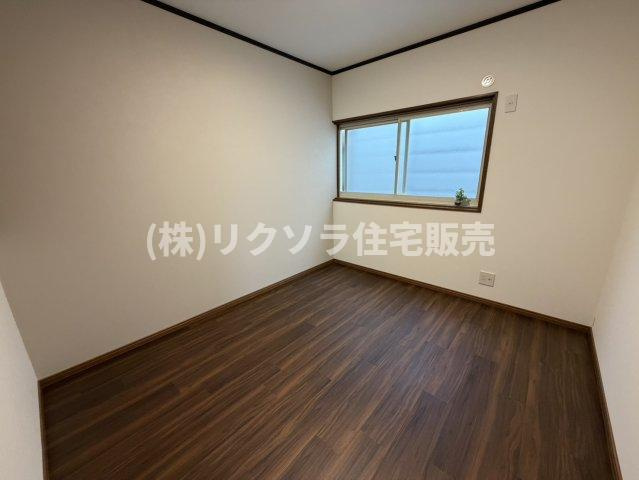 大池町　中古一戸建ての洋室|洋室5.2帖
■物件内覧・資金計画相談・住宅ローン相談、リフォーム相談、お問合せ受付中■
※当日・翌日のご内覧、ご相談はお電話でのお問合せがスムーズです！