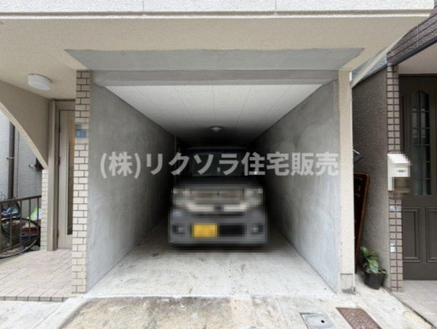 大池町　中古一戸建ての駐車場|ビルトインガレージ
■物件内覧・資金計画相談・住宅ローン相談、リフォーム相談、お問合せ受付中■
※当日・翌日のご内覧、ご相談はお電話でのお問合せがスムーズです！